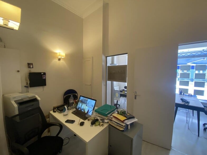 Retail in Paris for lease - Interior Photo - Image 3 of 6