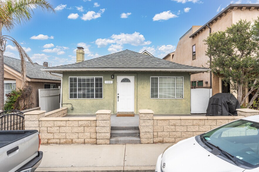 126 E Balboa Blvd, Newport Beach, CA à vendre - Photo du bâtiment - Image 3 de 61
