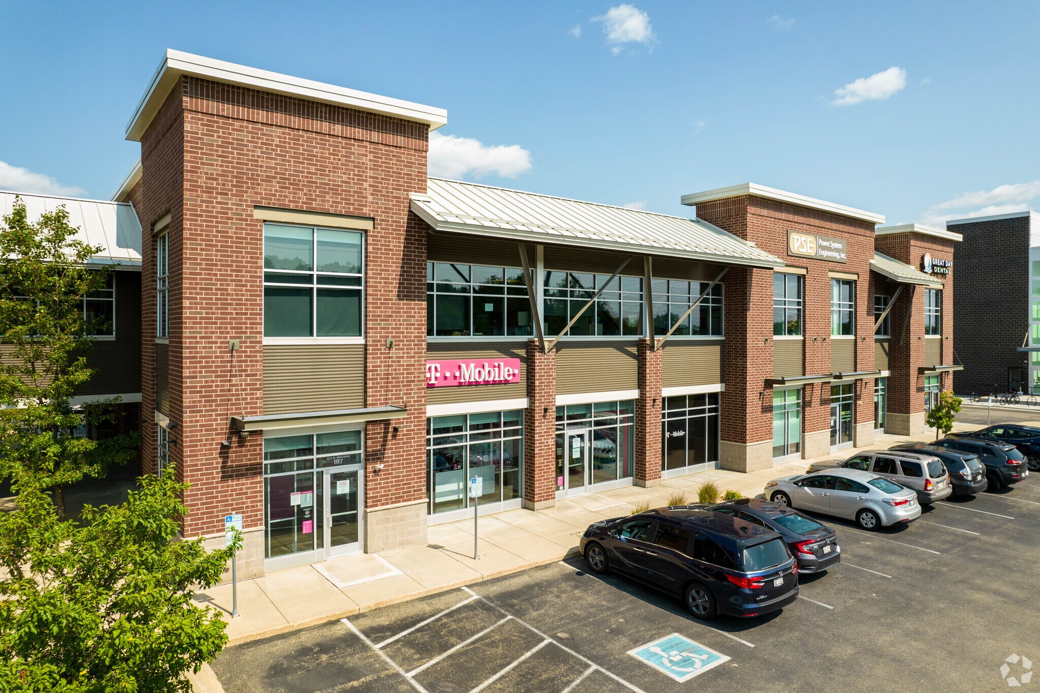 1532 W Broadway, Madison, WI à louer Photo principale- Image 1 de 10