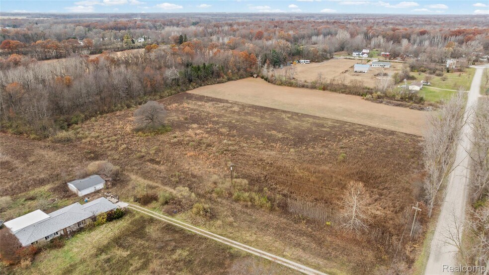 000 Tuttle Hill Rd, Maybee, MI à vendre - Photo du bâtiment - Image 3 de 3