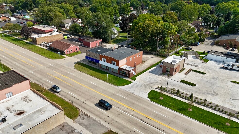 33309 7 Mile Rd, Livonia, MI for lease - Building Photo - Image 2 of 6