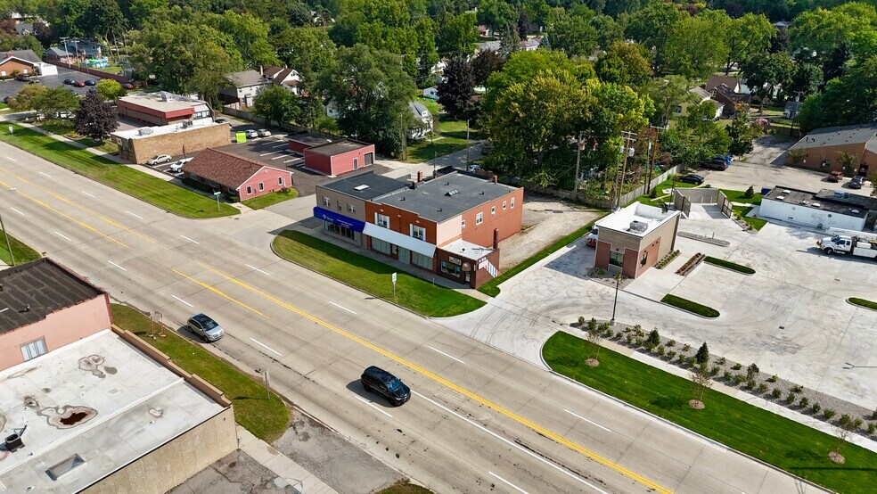 33309 7 Mile Rd, Livonia, MI à louer - Photo du bâtiment - Image 2 de 6