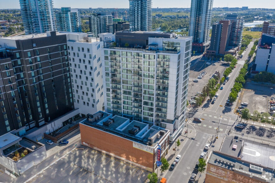 448 8 Av SE, Calgary, AB à vendre - Photo du bâtiment - Image 1 de 3