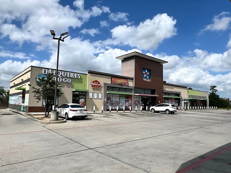 4590 W Tidwell Rd, Houston, TX for lease - Building Photo - Image 1 of 2