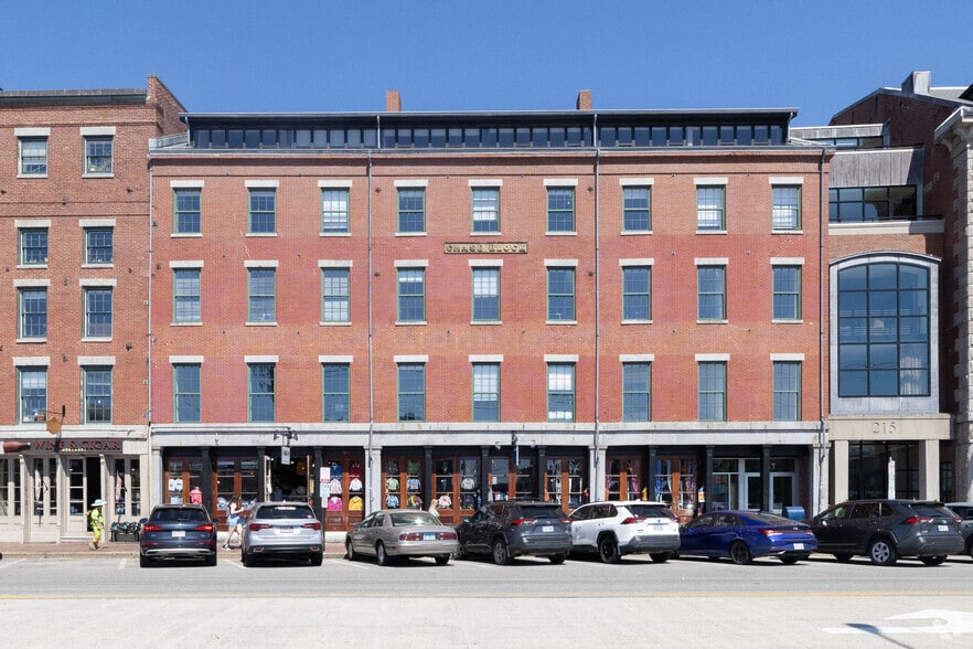 217-221 Commercial St, Portland, ME for lease - Building Photo - Image 2 of 2