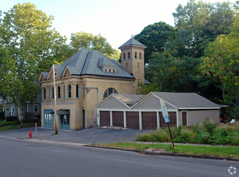 610 Oak St, Syracuse, NY à vendre - Photo du bâtiment - Image 2 de 16