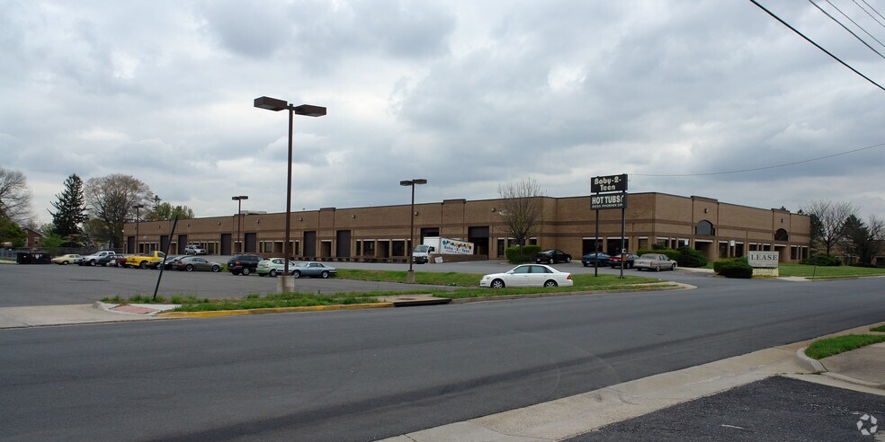 8600-8624 Phoenix Dr, Manassas, VA à louer - Photo du bâtiment - Image 3 de 3
