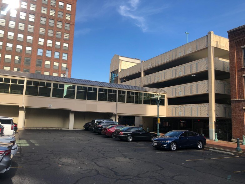 200 Market Ave N, Canton, OH à louer - Photo du bâtiment - Image 2 de 7