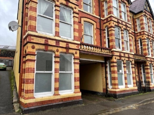 George St, Llandeilo for sale Primary Photo- Image 1 of 2