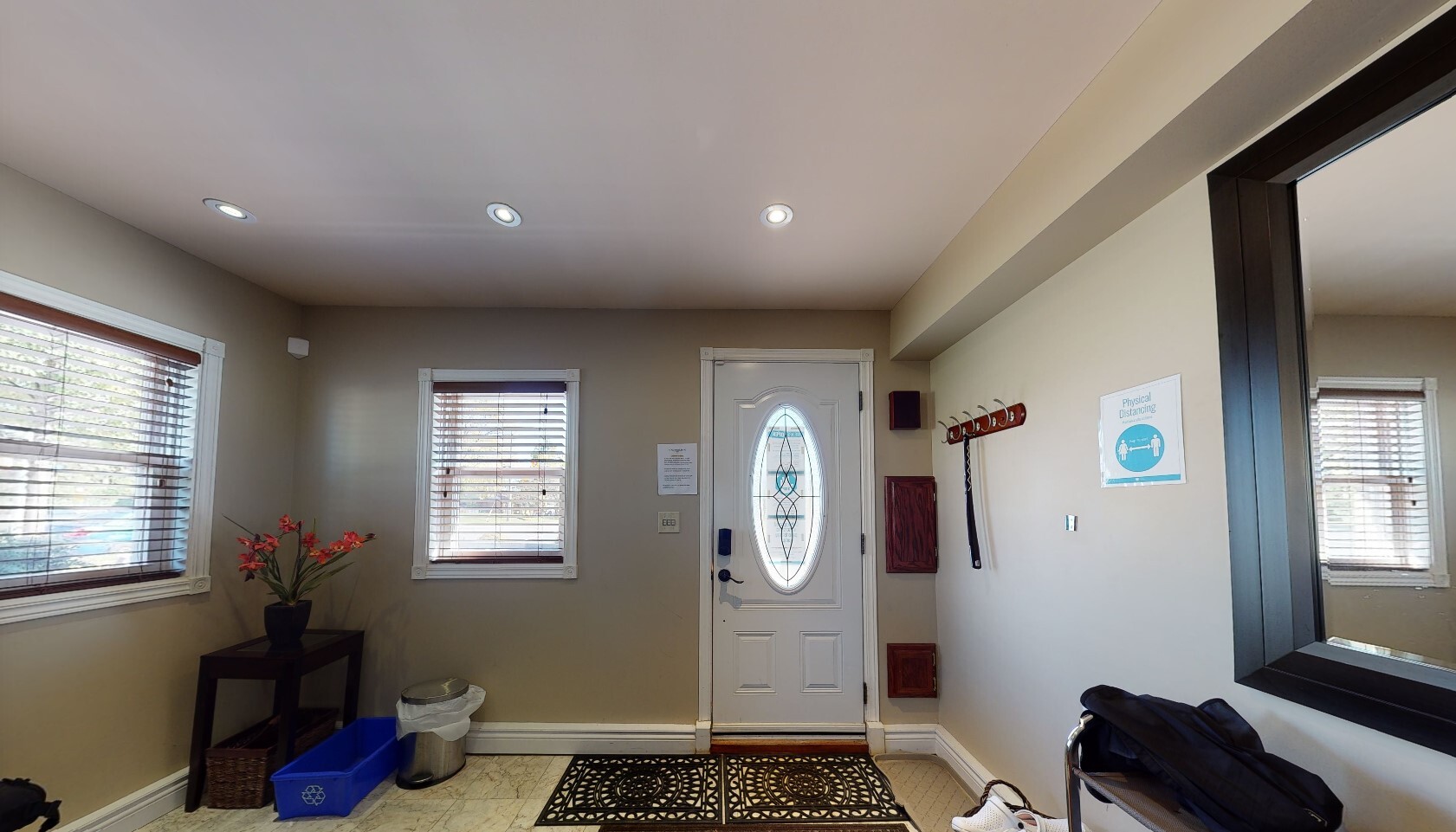 11 Belmont Av W, Kitchener, ON à vendre Hall d’entrée- Image 1 de 10