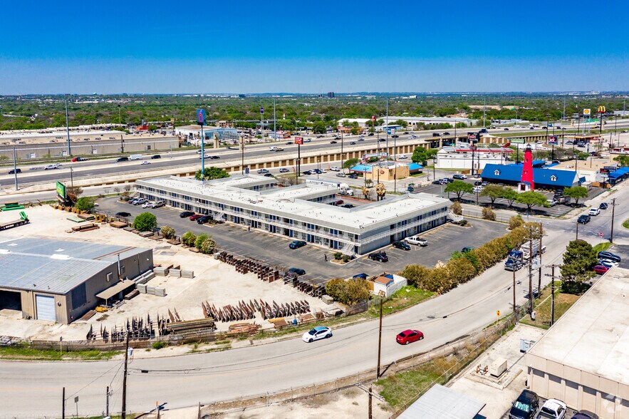5522 N Pan Am Expy, San Antonio, TX à vendre - Aérien - Image 2 de 66