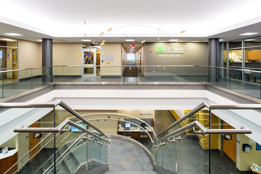 1500 James Simpson Jr Way, Covington, KY à louer - Hall d’entrée - Image 2 de 12