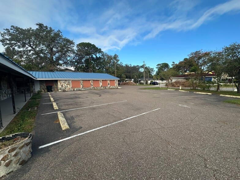 5720 4th St N, Saint Petersburg, FL for lease - Building Photo - Image 3 of 8