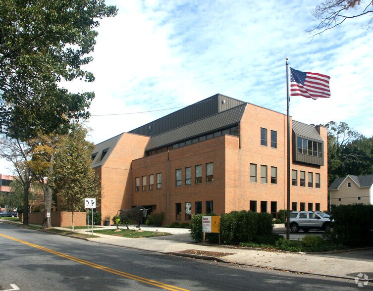 165 Mason St, Greenwich, CT à louer - Photo du bâtiment - Image 1 de 1