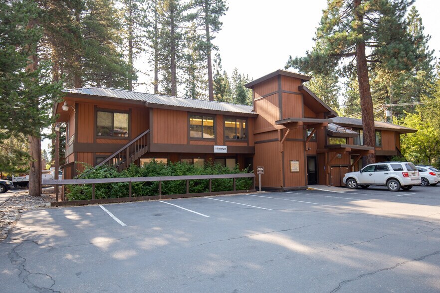 870 Emerald Bay Rd, South Lake Tahoe, CA à louer - Photo du bâtiment - Image 3 de 6