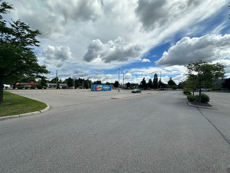 1975 Dundas St, London, ON à louer - Photo du bâtiment - Image 1 de 2