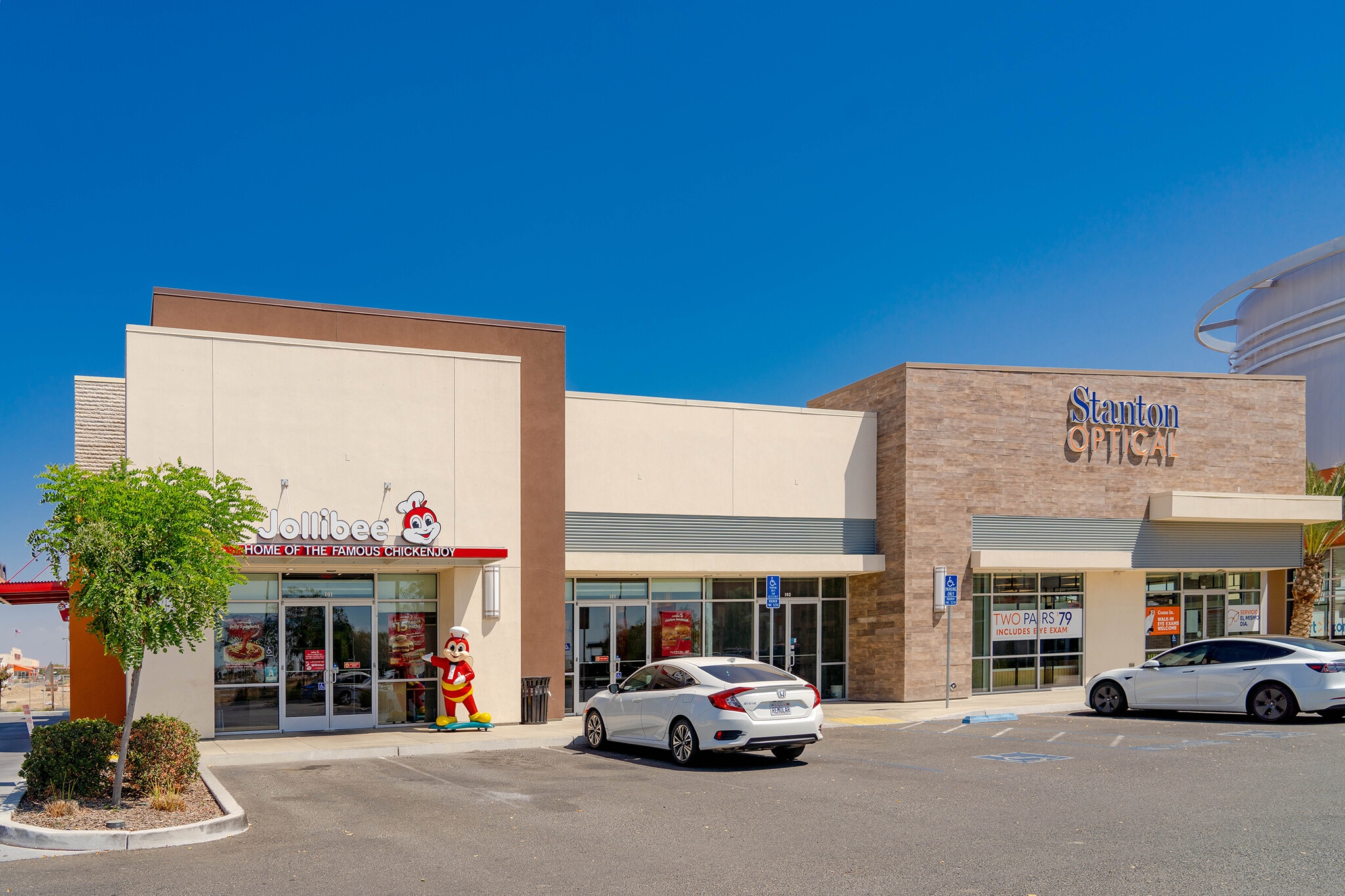 401 Woollomes Ave, Delano, CA for lease Primary Photo- Image 1 of 9