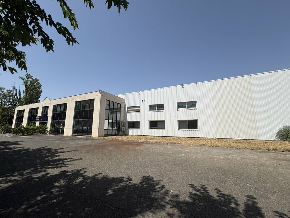 Industriel dans Carbon-Blanc à louer Photo du bâtiment- Image 1 de 10