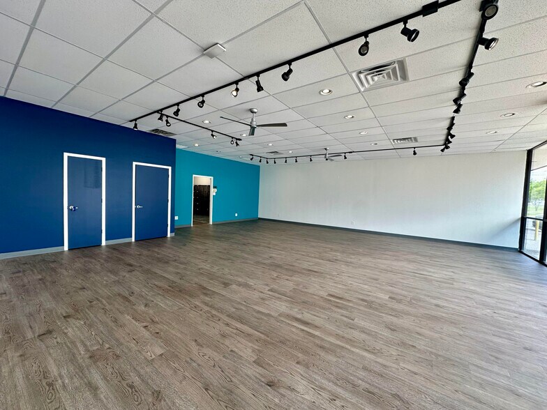 14221-14239 Inwood Rd, Dallas, TX à louer - Photo du bâtiment - Image 3 de 6