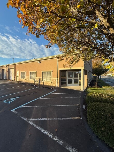 869 W 2nd St, Xenia, OH for lease - Building Photo - Image 3 of 42