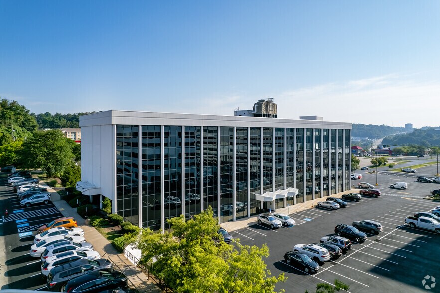 201 Penn Center Blvd, Pittsburgh, PA à louer - Photo du bâtiment - Image 2 de 3