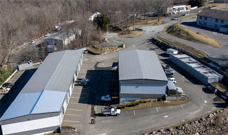 9 Dunham Dr, New Fairfield, CT for lease - Building Photo - Image 3 of 40