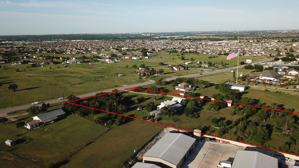 995 Limmer Loop, Hutto, TX for sale - Building Photo - Image 3 of 6