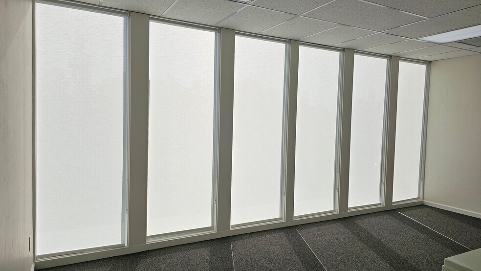 2175 The Alameda, San Jose, CA à louer - Hall d’entrée - Image 3 de 11