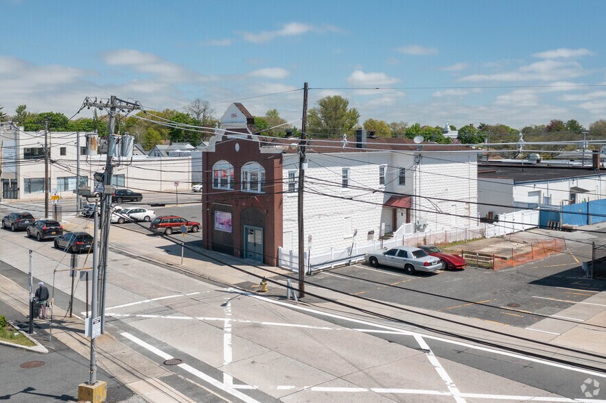 365 S Bayview Ave, Freeport, NY for sale - Aerial - Image 3 of 5