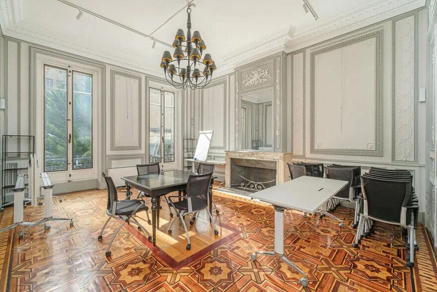 Bureau dans Marseille à louer - Photo du bâtiment - Image 2 de 12