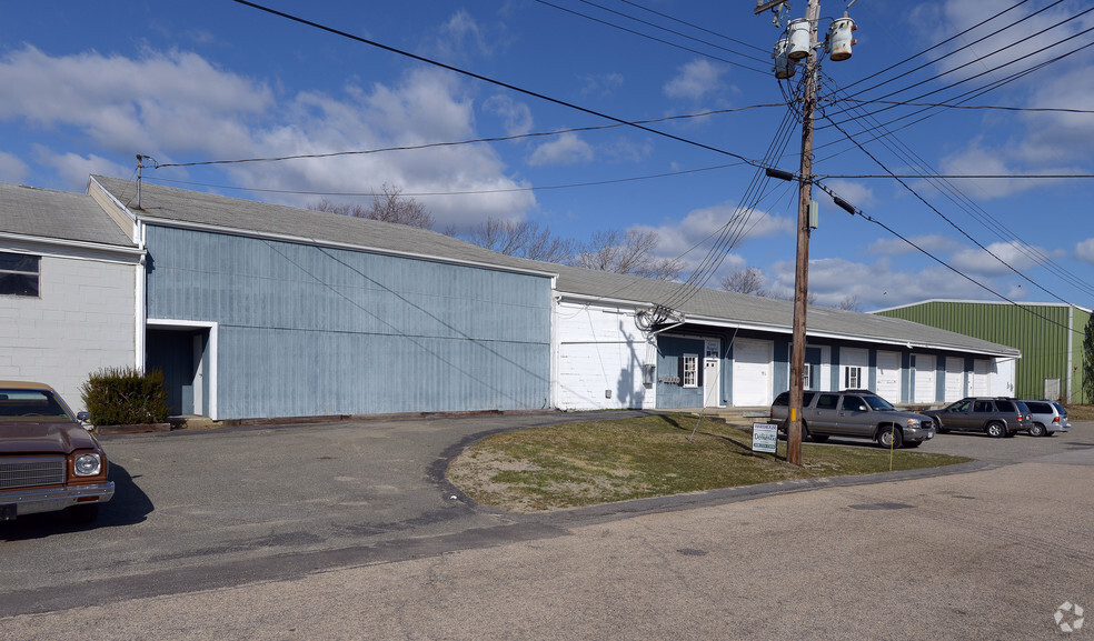 47 Warehouse Rd, Hyannis, MA for lease - Primary Photo - Image 1 of 13