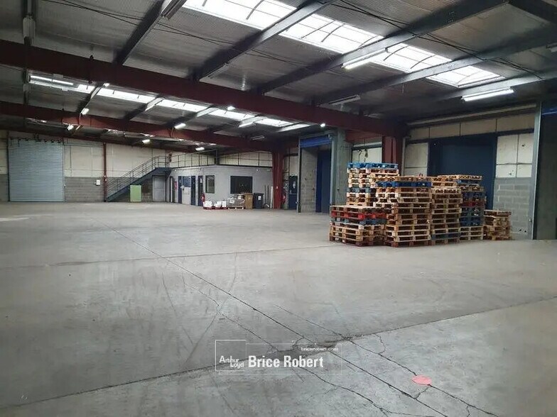 Office in Saint-Quentin-Fallavier for lease - Interior Photo - Image 3 of 6