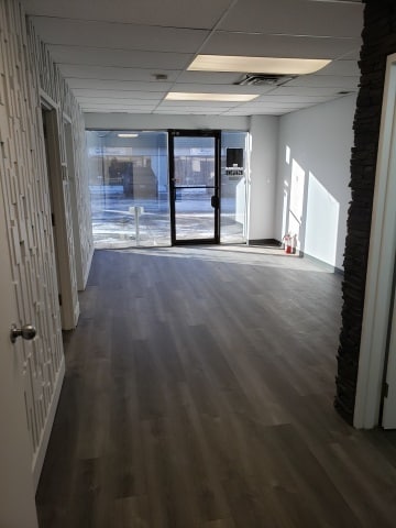 3620 29th St NE, Calgary, AB for sale - Interior Photo - Image 2 of 22