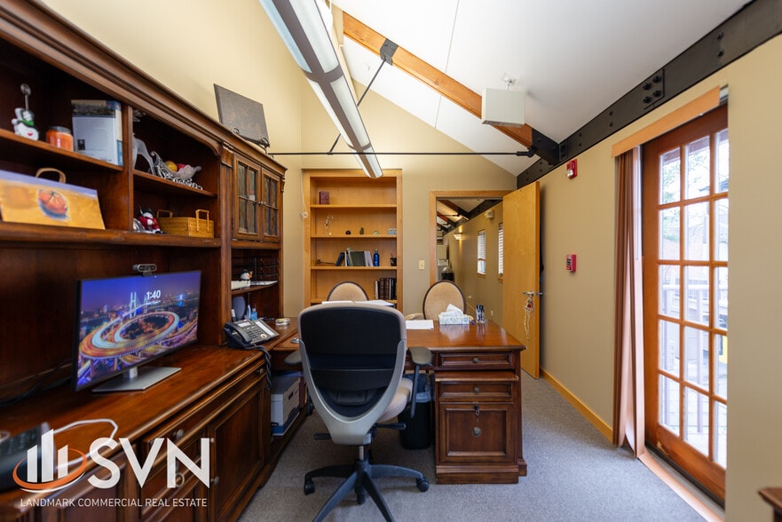 22 W State St, Geneva, IL for lease - Building Photo - Image 3 of 12