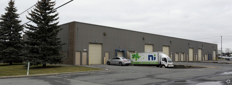 3555 Rue Isabelle, Brossard, QC à louer - Photo du bâtiment - Image 3 de 3