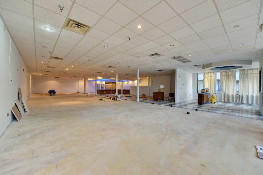 3701 General Degaulle Dr, New Orleans, LA à louer - Photo intérieure - Image 3 de 5