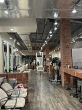 17 Maple Dr, Great Neck, NY for lease Interior Photo- Image 2 of 3