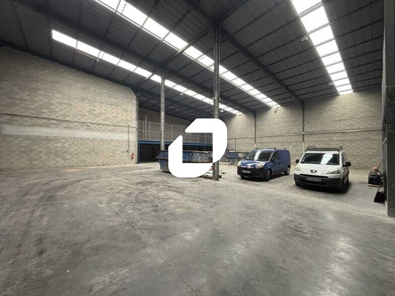 Flex in Saint-Germain-lès-Arpajon for lease - Interior Photo - Image 3 of 16