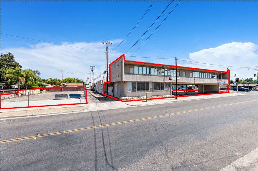 2801-2819 N Blackstone Ave, Fresno, CA for sale - Building Photo - Image 2 of 25