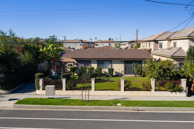 Plus de détails pour 215 N Alhambra Ave, Monterey Park, CA - Multi-résidentiel à vendre