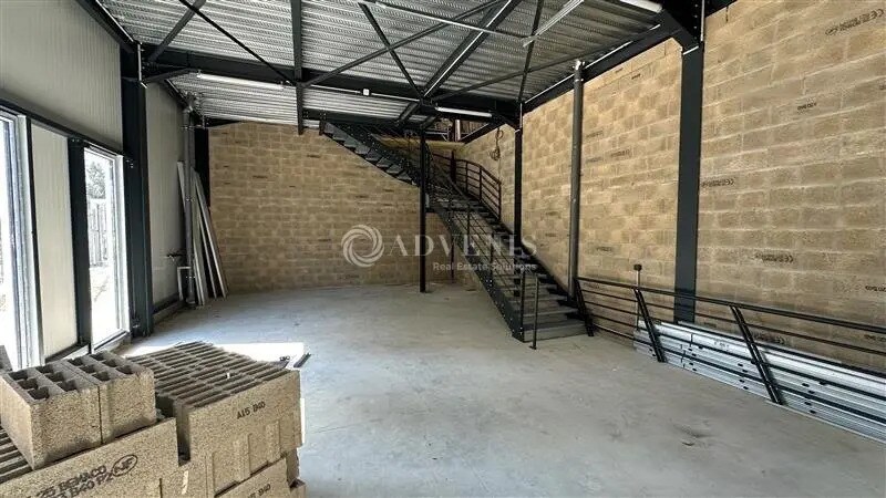 Flex in Bagnolet for lease - Interior Photo - Image 3 of 5