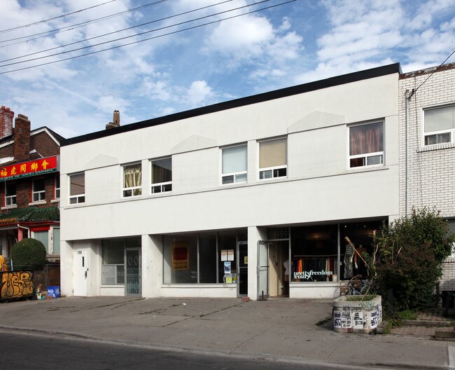 Plus de détails pour 165-169 Augusta Ave, Toronto, ON - Commerce de détail à louer