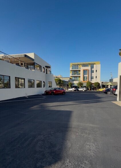 1660 Laurel St, San Carlos, CA à vendre - Photo du bâtiment - Image 2 de 7