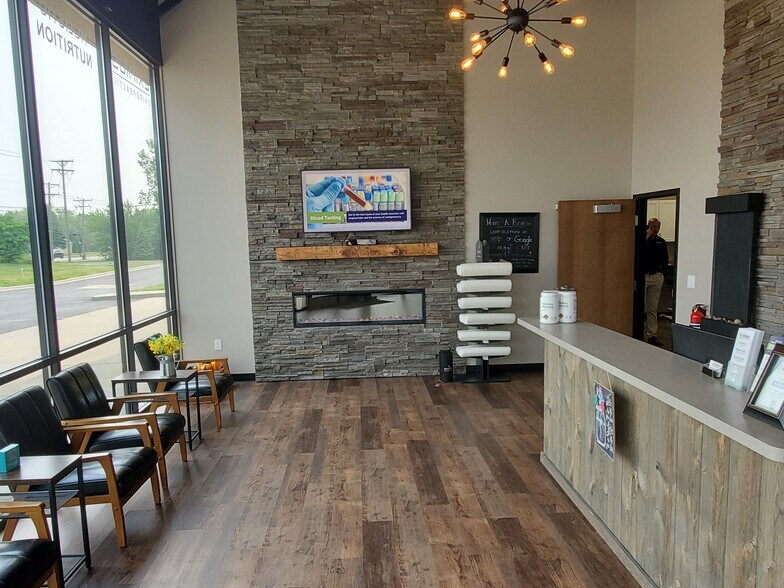 15300 21 Mile Rd, Macomb Township, MI for lease - Interior Photo - Image 2 of 12