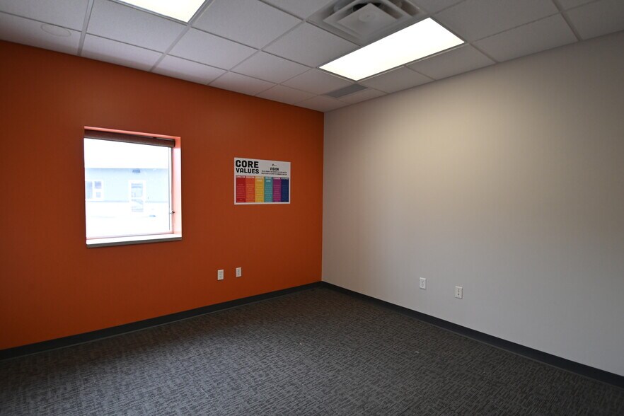 1501 21st Ave N, Fargo, ND for lease - Building Photo - Image 2 of 20