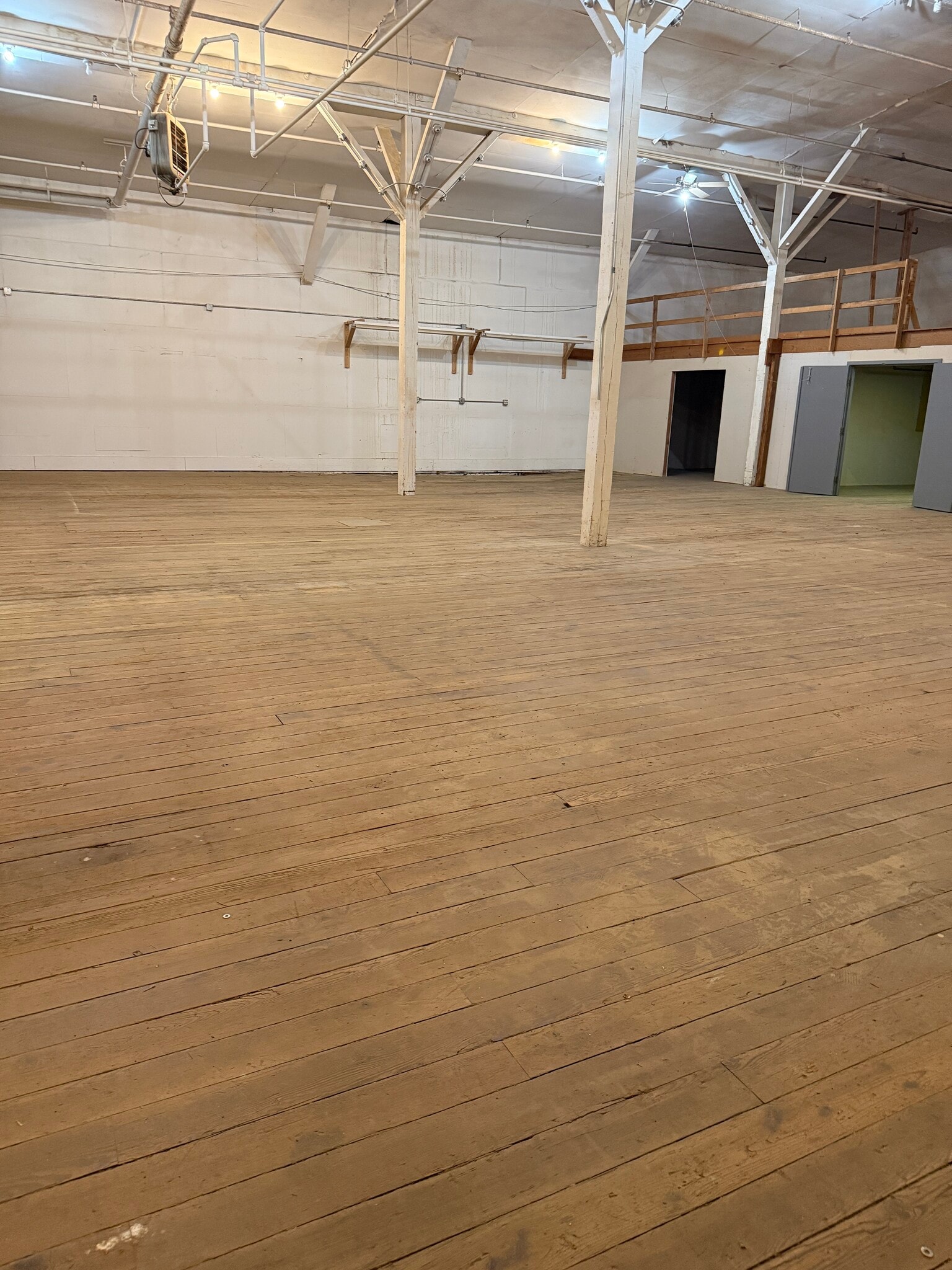 901 9th St, Rockford, IL for lease Interior Photo- Image 1 of 5