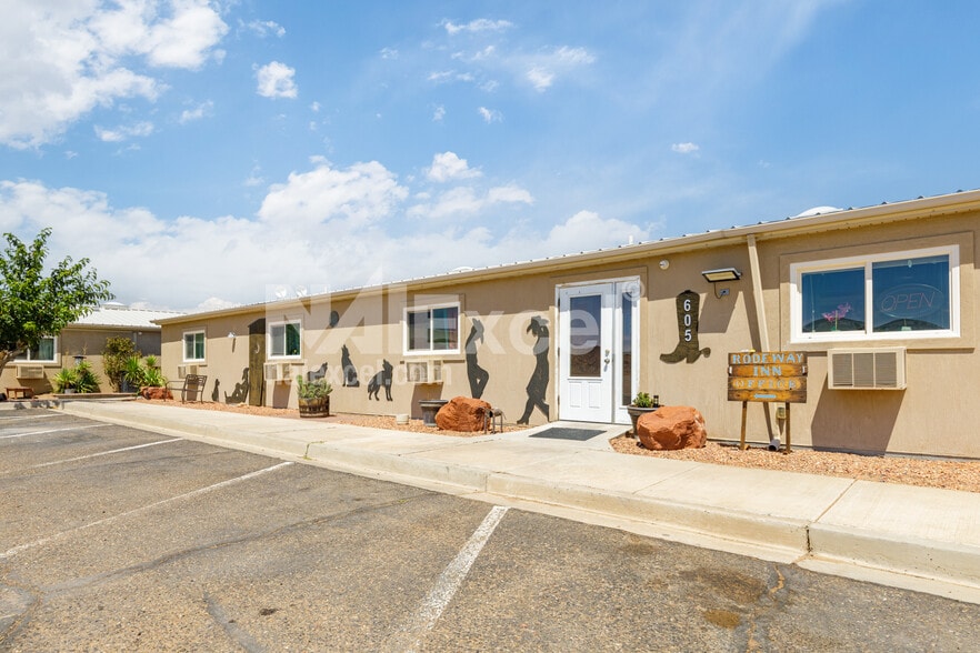 605 S Independence Dr, Big Water, UT for sale - Building Photo - Image 3 of 4