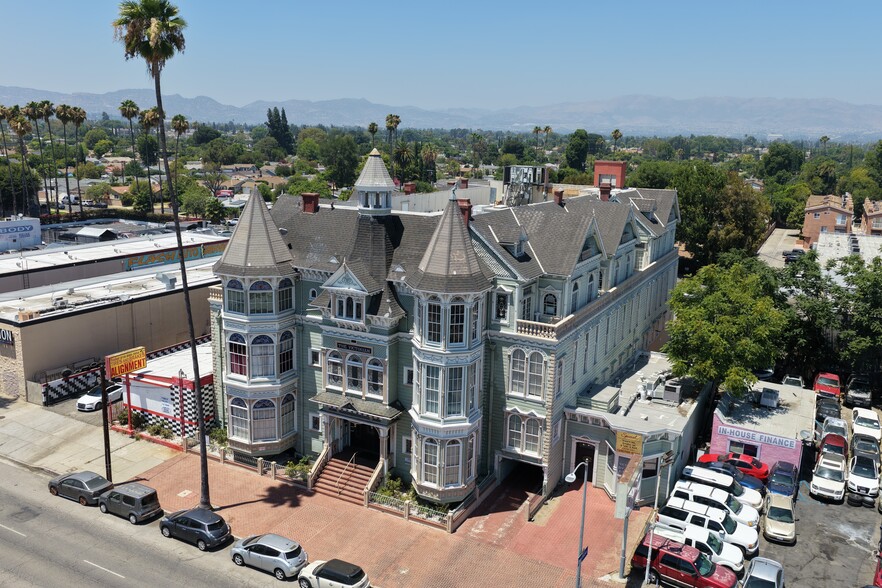 19717-19725 Sherman Way, Canoga Park, CA à vendre - Communauté Matterport - Image 3 de 27
