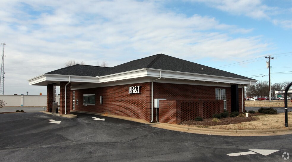 1774 E Dixon Blvd, Shelby, NC à louer - Photo du bâtiment - Image 3 de 12