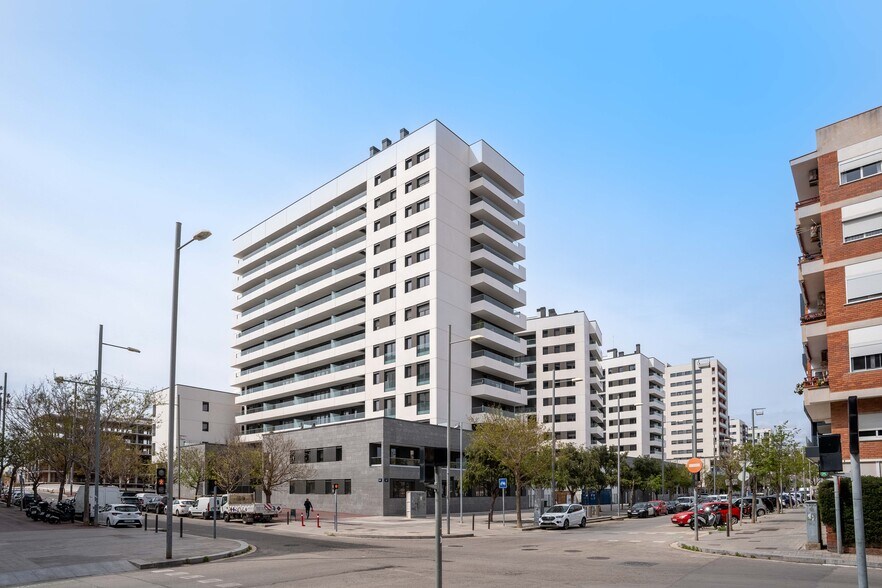Immeuble residentiel dans Badalona, Barcelona à vendre - Photo du bâtiment - Image 2 de 6